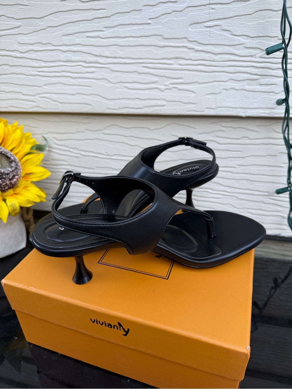 Vivianly Black Thong Kitten Heel Sandals